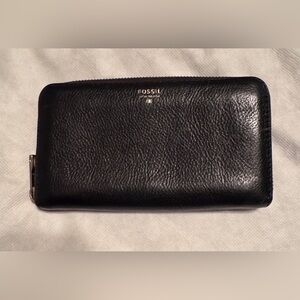 Fossil Sydney Black Pebbled Leather Zip Around Wallet